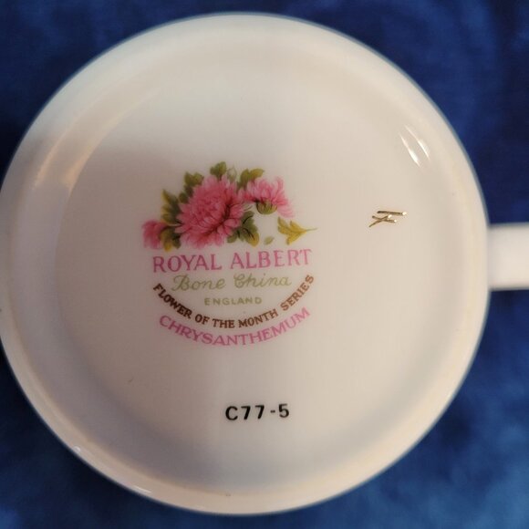 Royal Albert Flower of the Month Cup - Picture 4 of 4